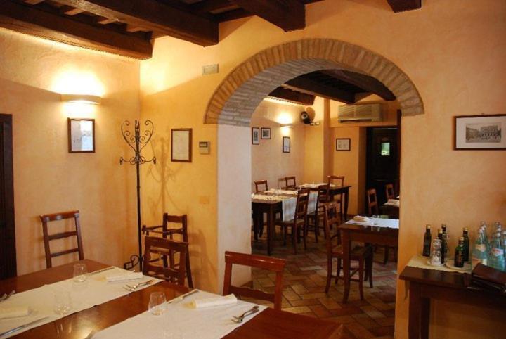 Locanda Le Logge Urbisaglia Exterior foto
